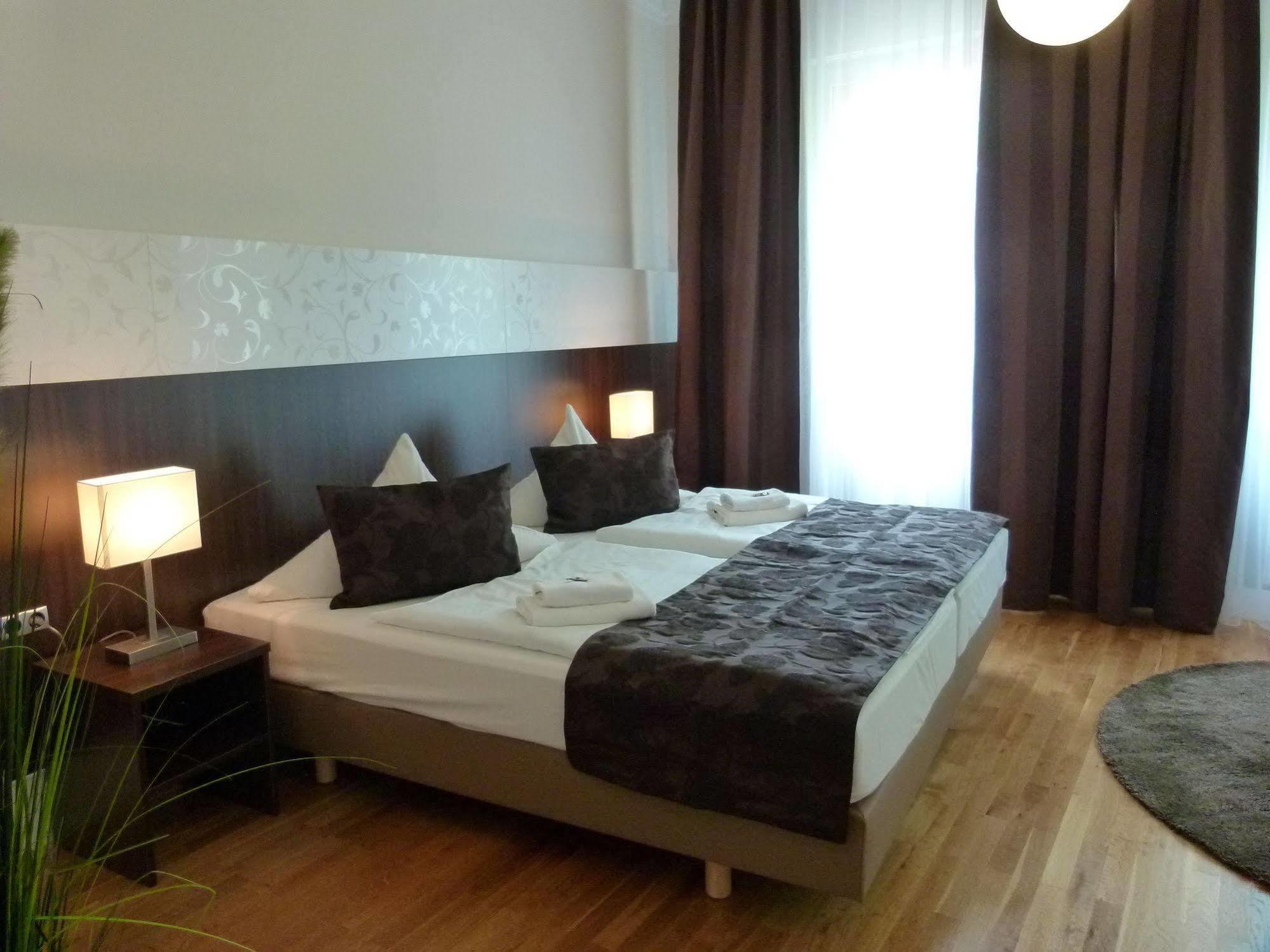 שפייר Hotel & Living Am Wartturm - Hotel & Apartments מראה חיצוני תמונה